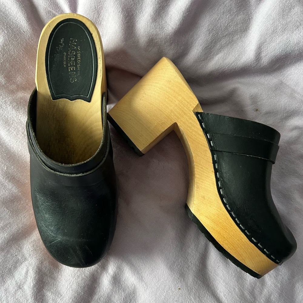 Swedish Hasbeens Black Leather Louise clogs